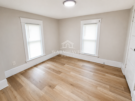 Listing photo thumbnail