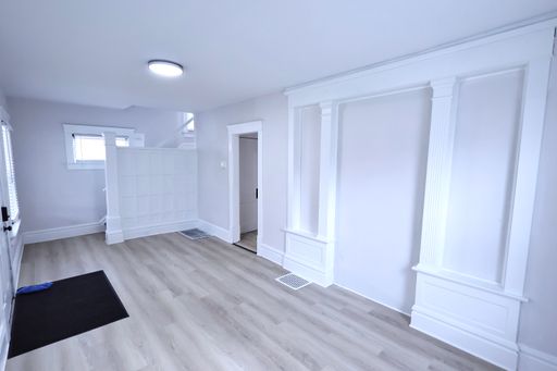 Listing photo thumbnail