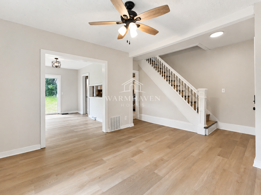 Listing photo thumbnail