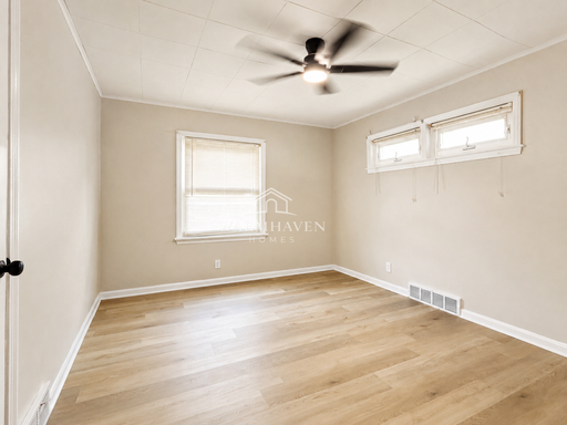 Listing photo thumbnail