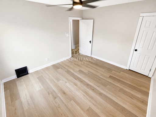 Listing photo thumbnail