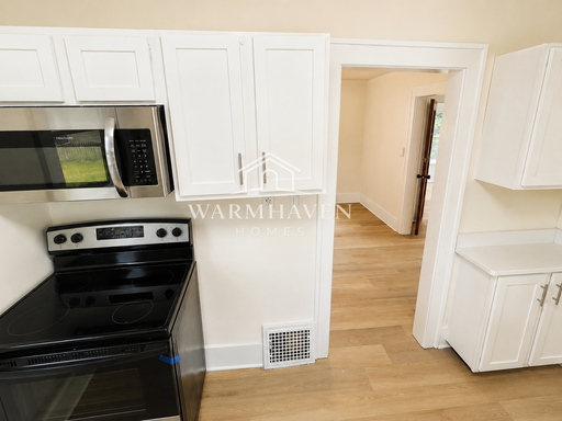 Listing photo thumbnail