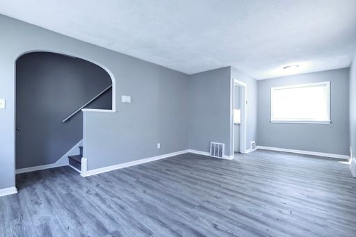 Listing photo thumbnail