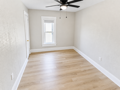Listing photo thumbnail