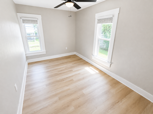 Listing photo thumbnail