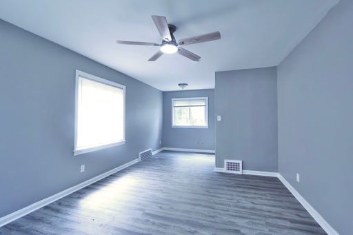 Listing photo thumbnail