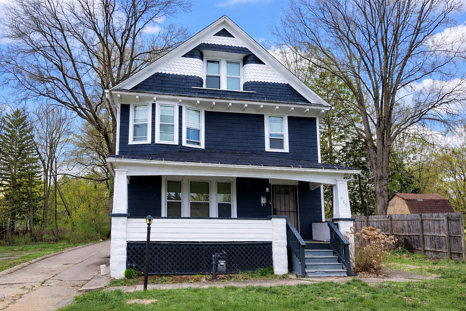 Akron House: 686 East Avenue