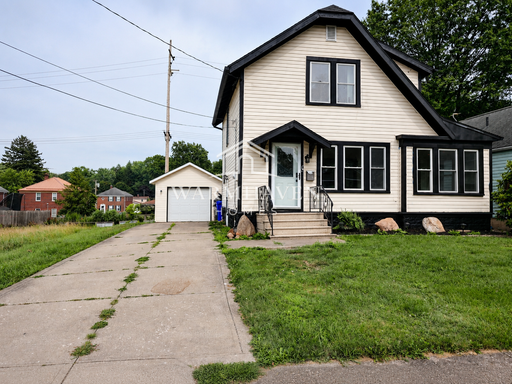 Listing photo thumbnail