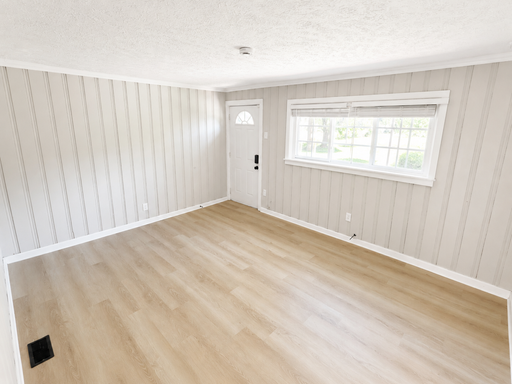 Listing photo thumbnail