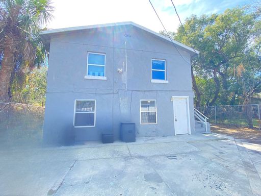 2/1 Apartment near Downtown! - Available Now! – photo 1