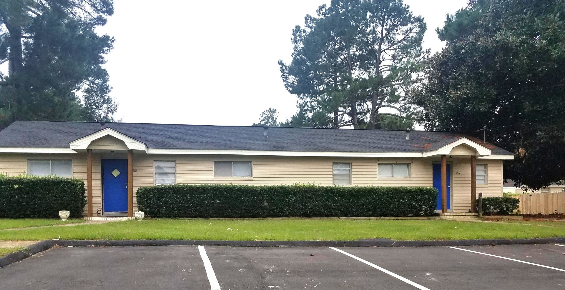 Bonaire Apartment: 615 Cedarwood Drive