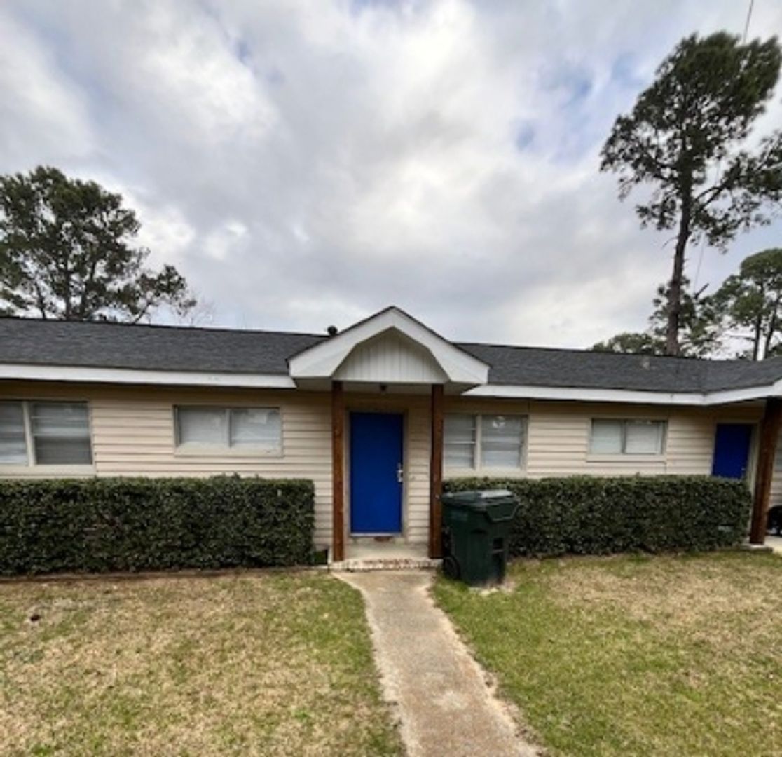 Bonaire Apartment: 615 Cedarwood Drive