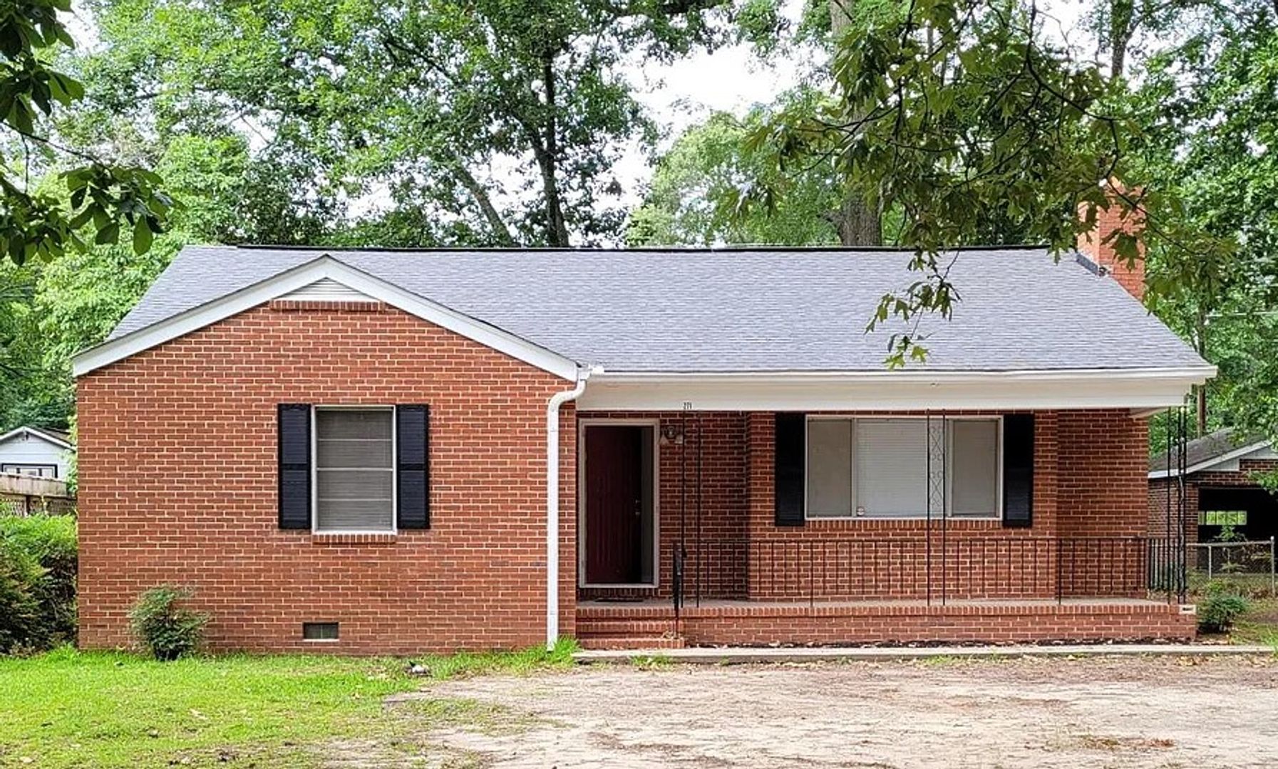 Warner Robins House: 271 Peachtree Circle