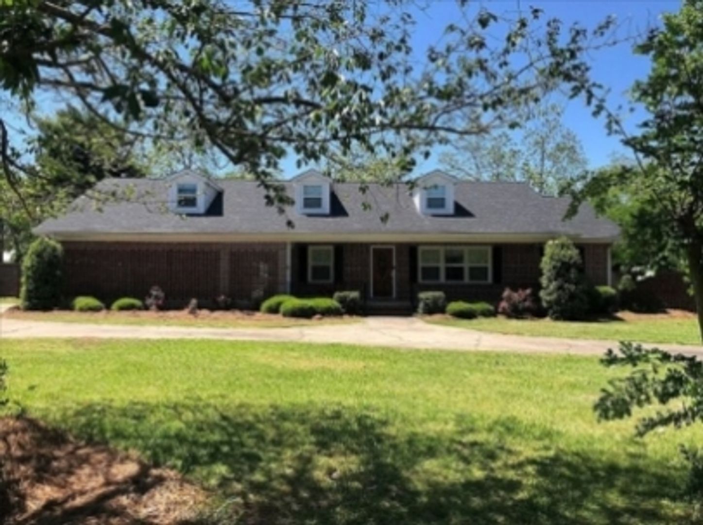 Centerville House: North Houston Lake Boulevard 607