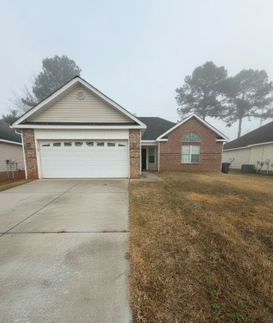 Warner Robins House: 104 Timber Mill Court