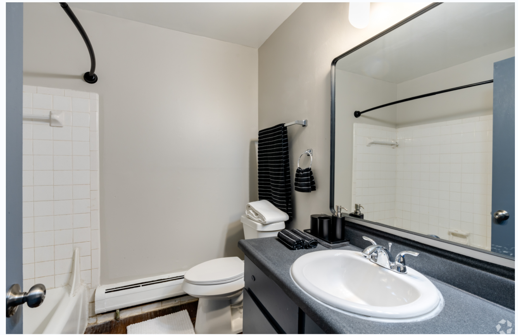 Warren Apartment: 21516 Dequindre