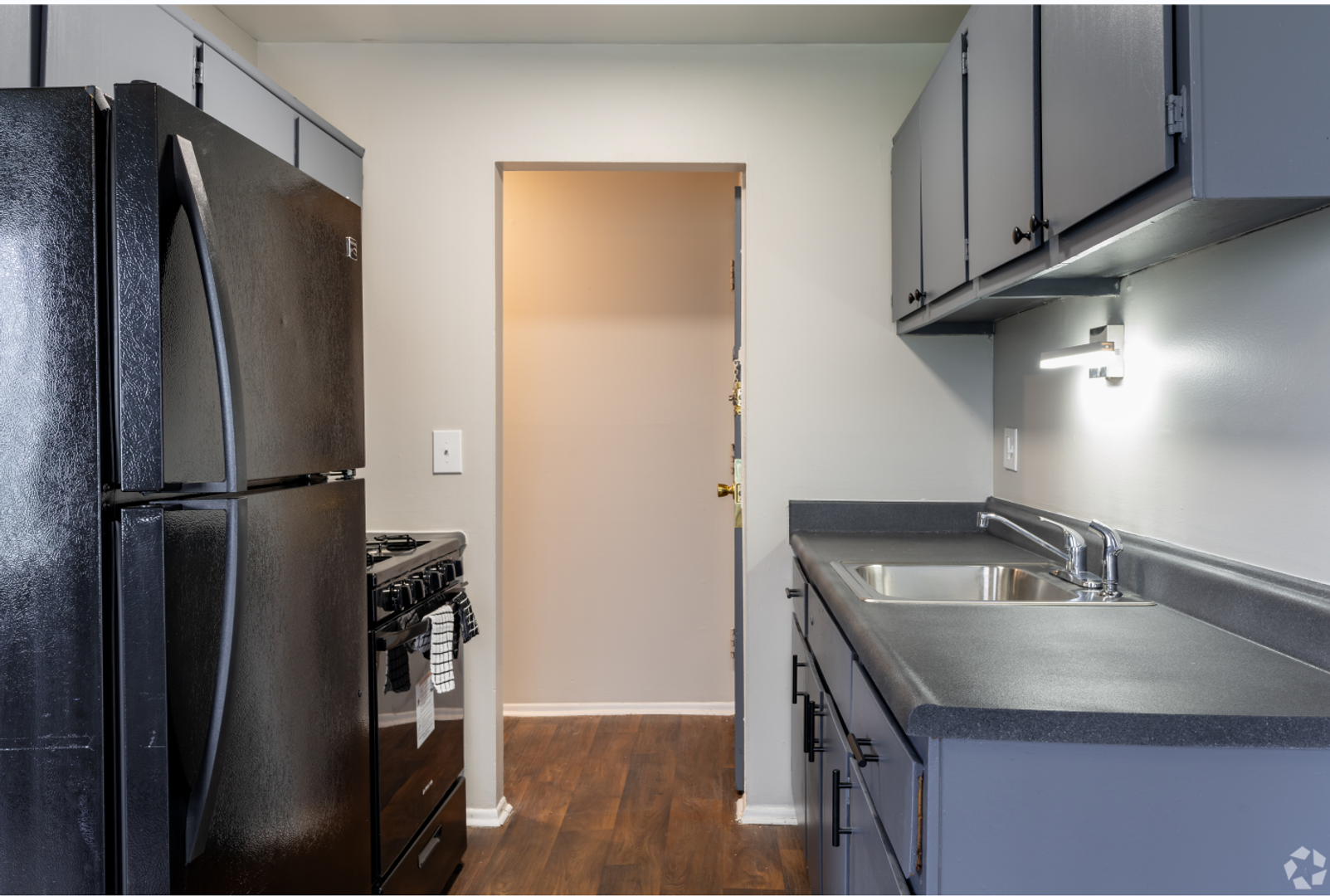 Warren Apartment: 21516 Dequindre