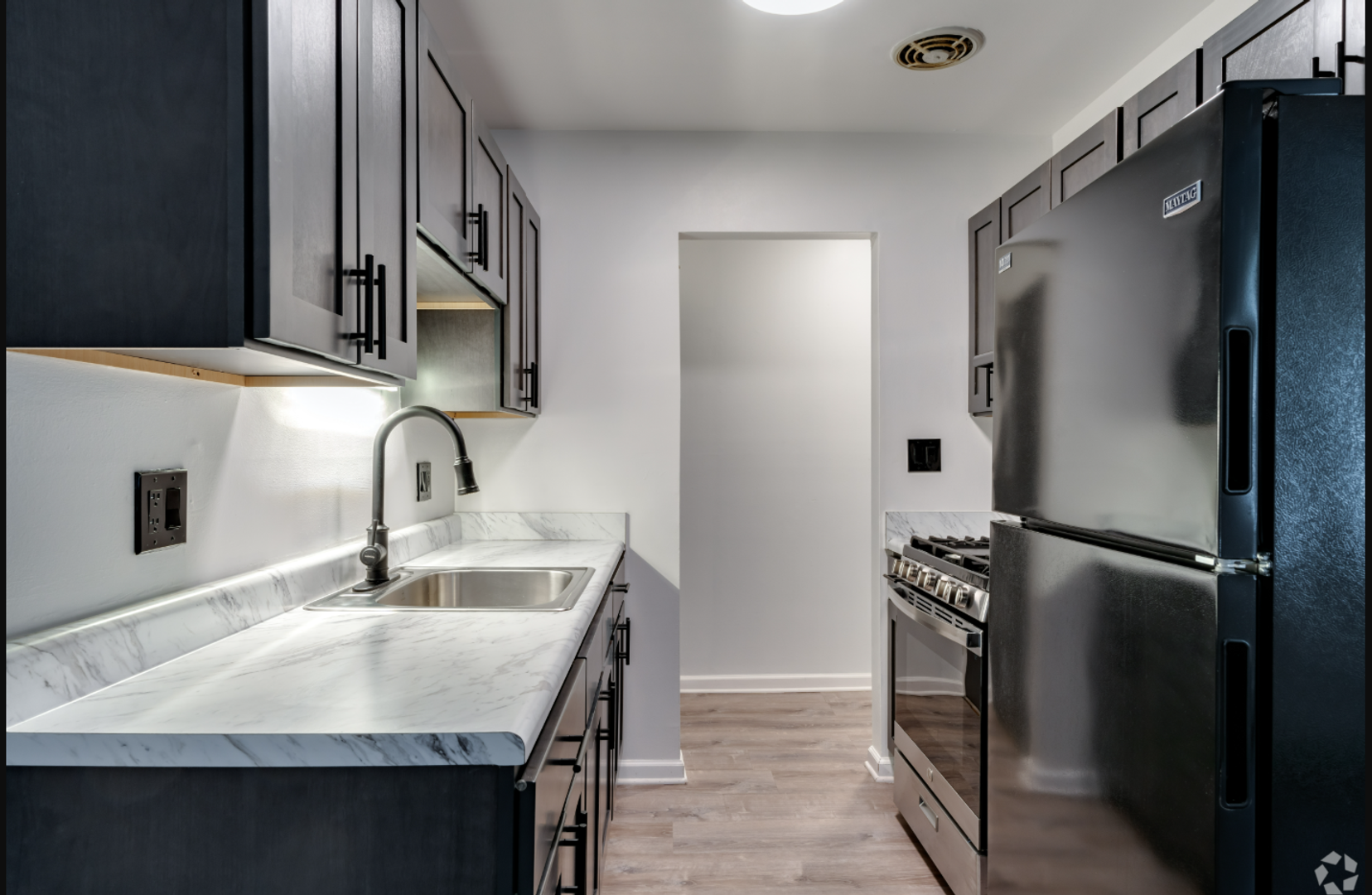 Warren Apartment: 21516 Dequindre