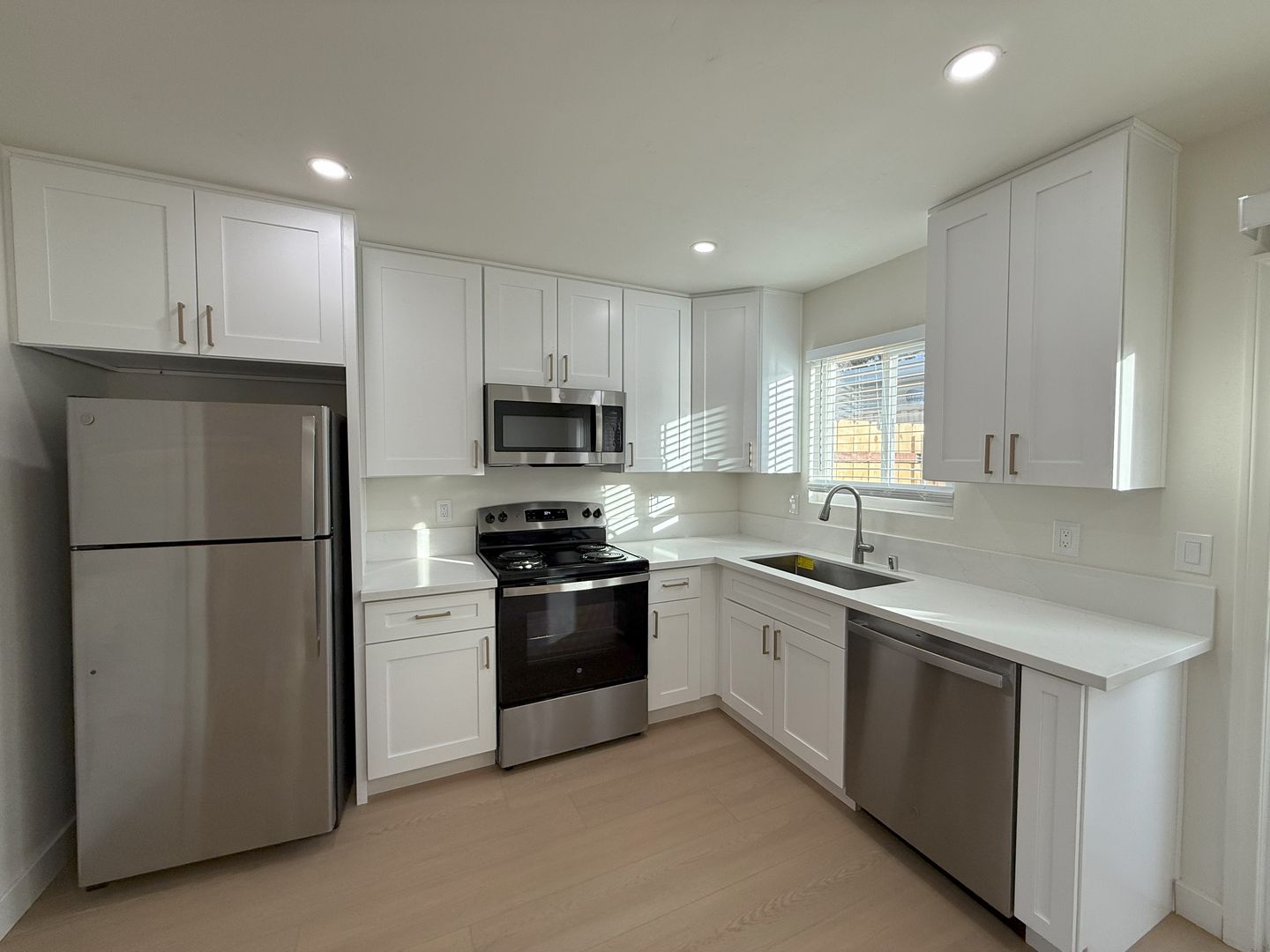 El Cajon Apartment: 565 W. Chase Avenue