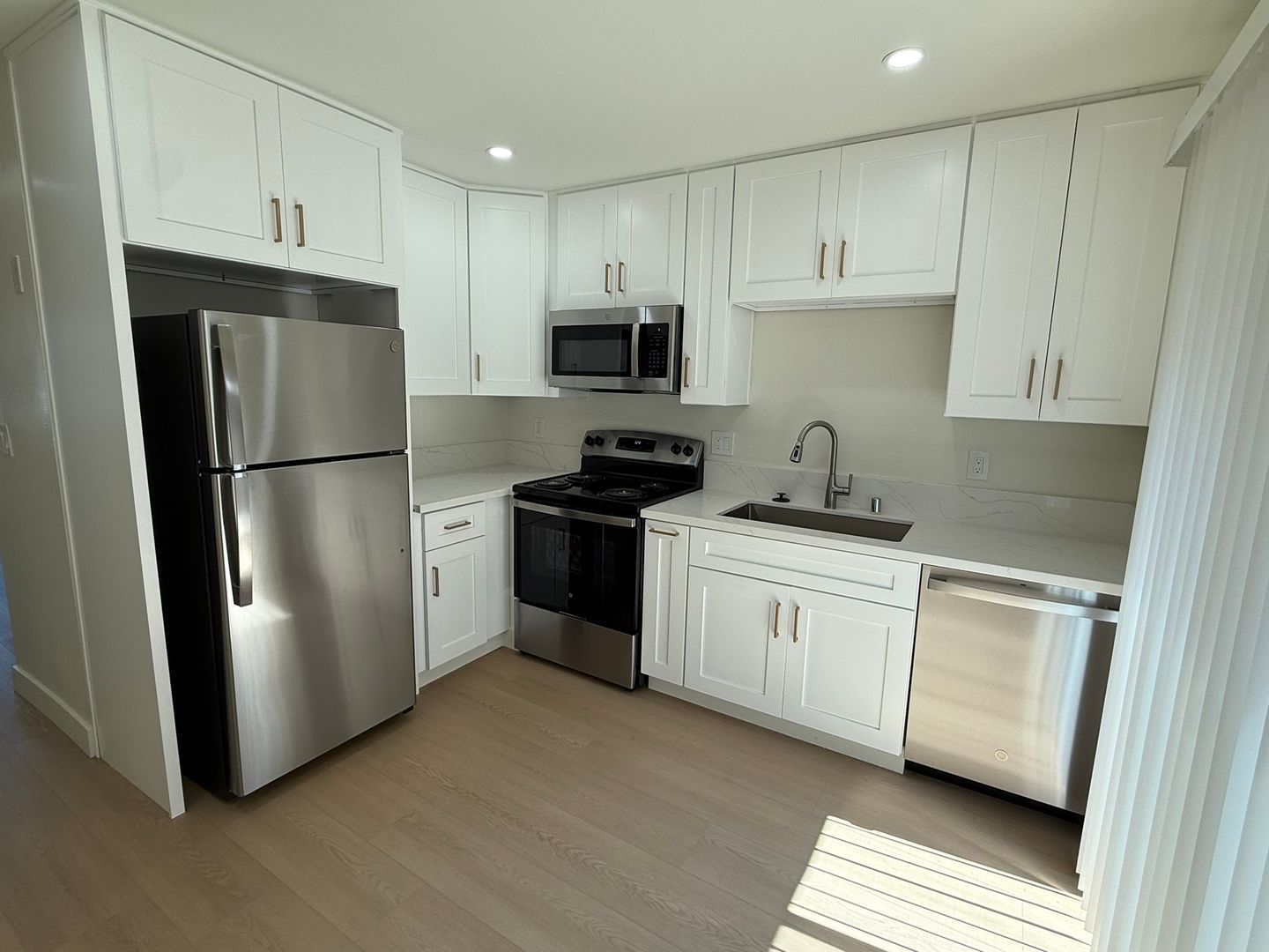 El Cajon Apartment: 565 W. Chase Avenue