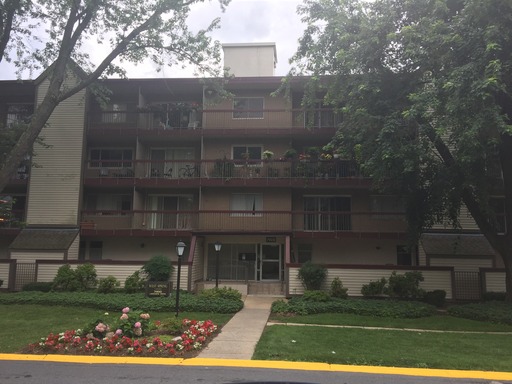 A large efficiency condo apartment located in the West Spring Condominium complex located next to Westfield Mall in Bethesda. – photo 1