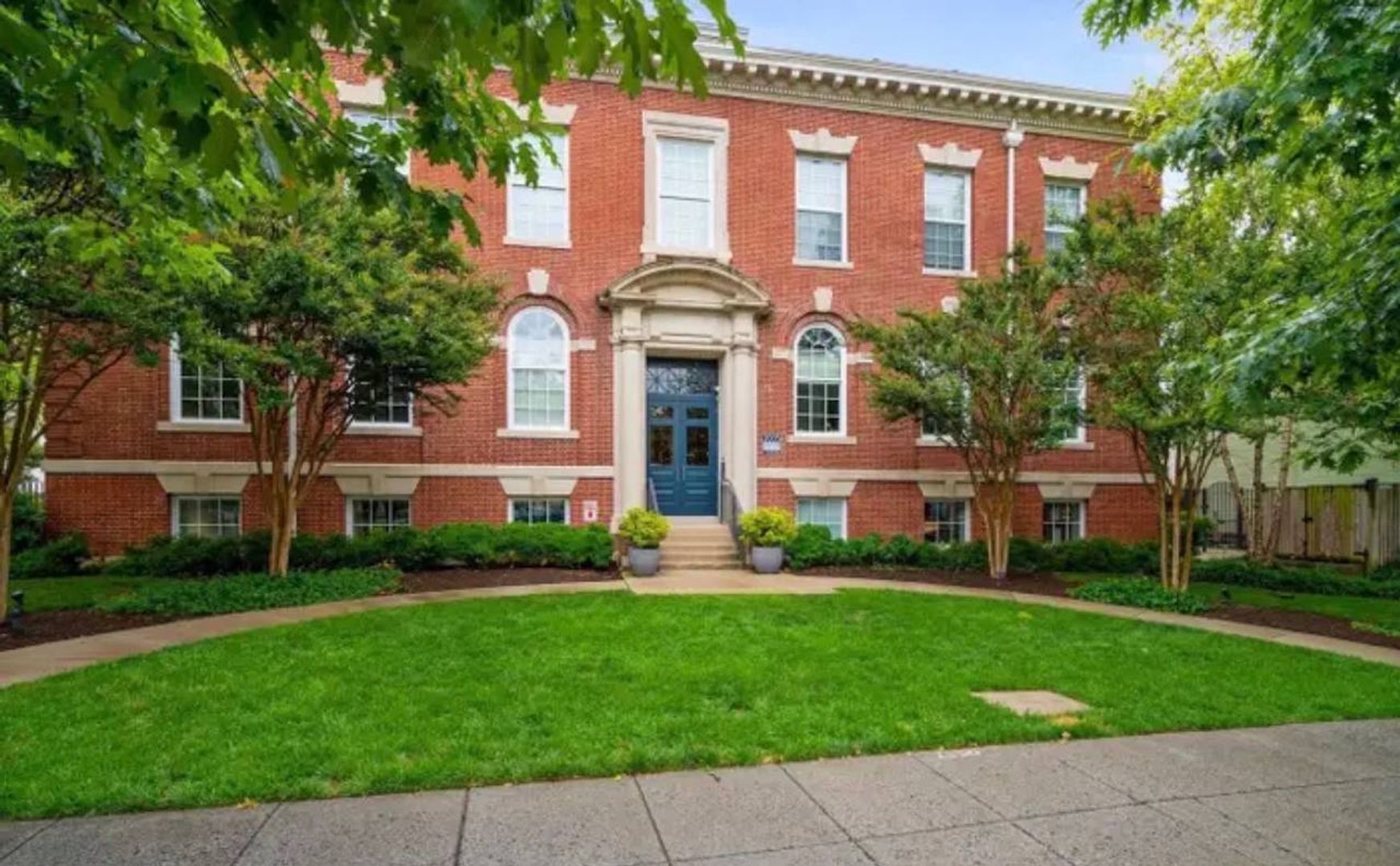 Washington House: 2035 2nd Street, NW