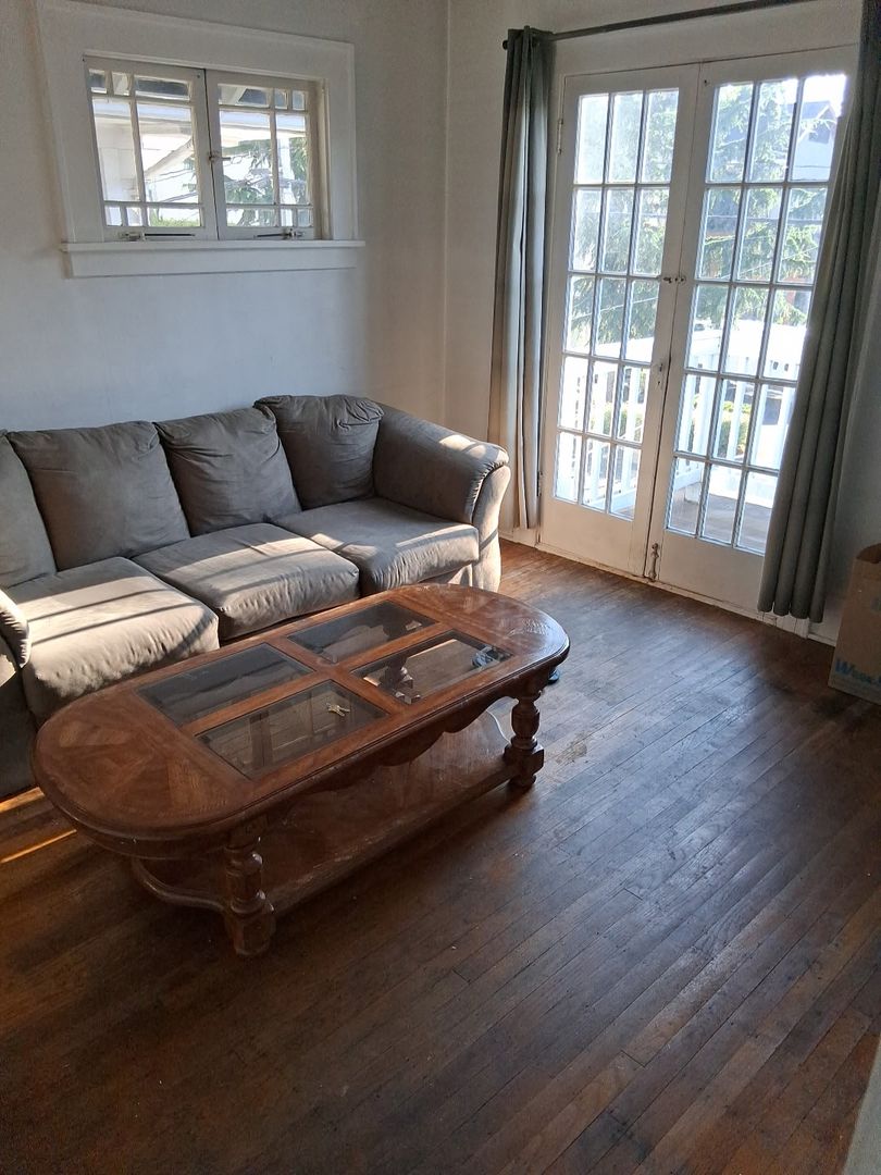 Seattle Apartment: 4738 16th Ave NE