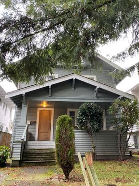 Large Room for rent/new carpet& paint $1050 including all utilities & internet, available now! – photo 1