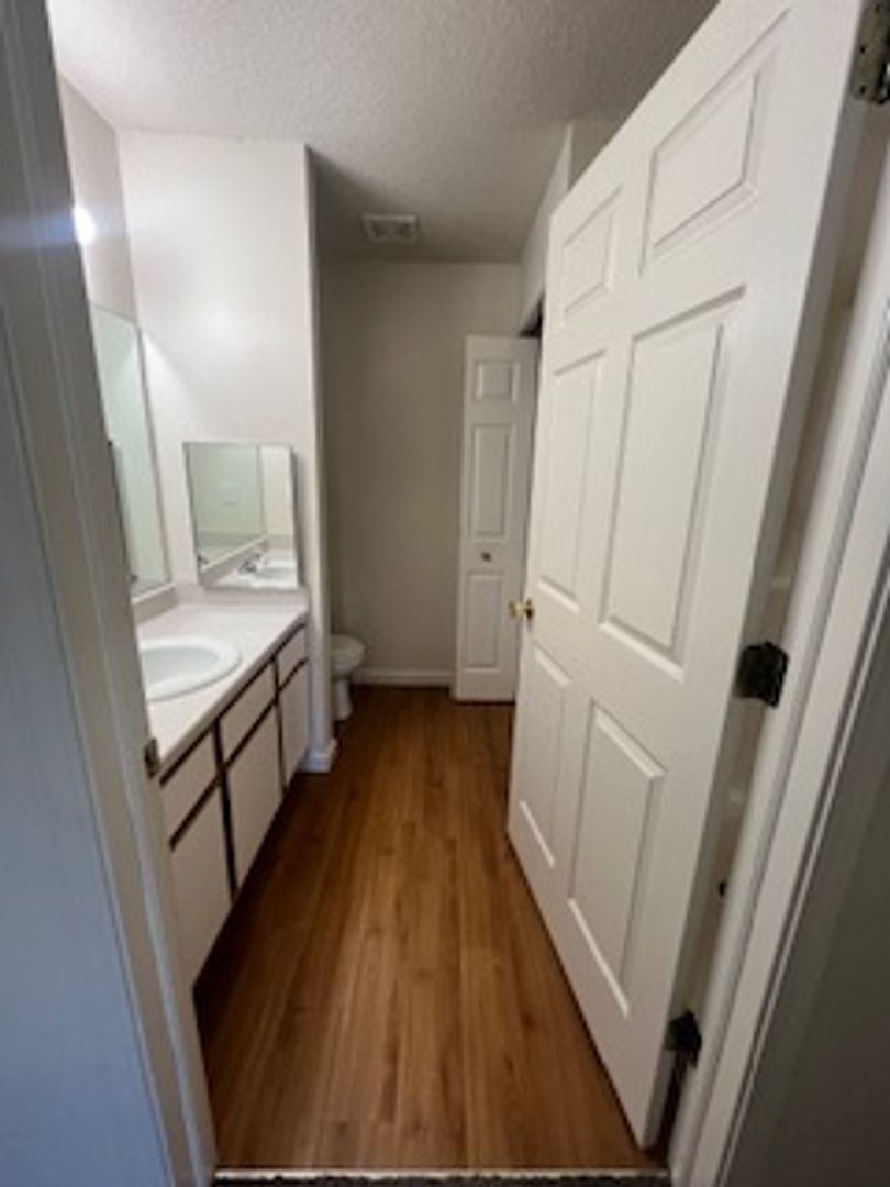 Lincoln Apartment: 3811 Baldwin Ave.