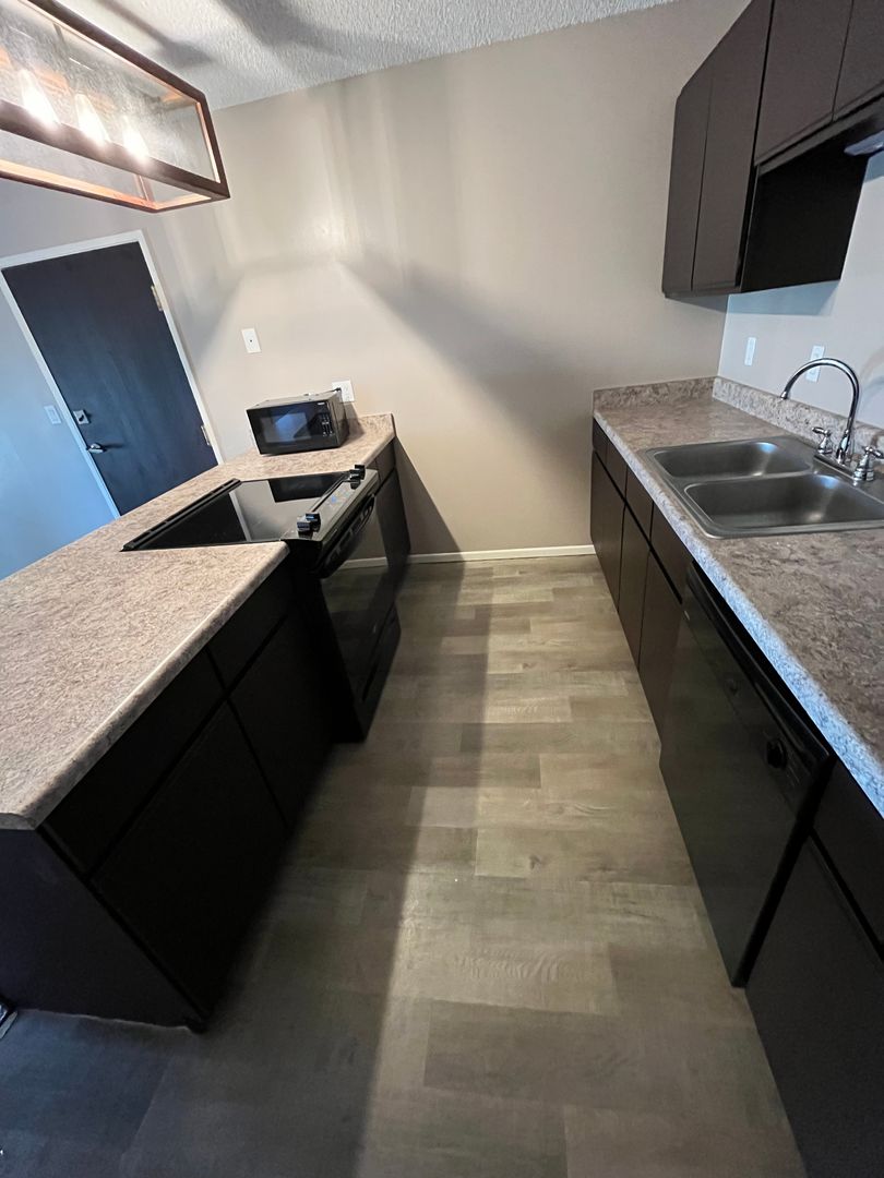 Lincoln Apartment: 120 College Park Circle