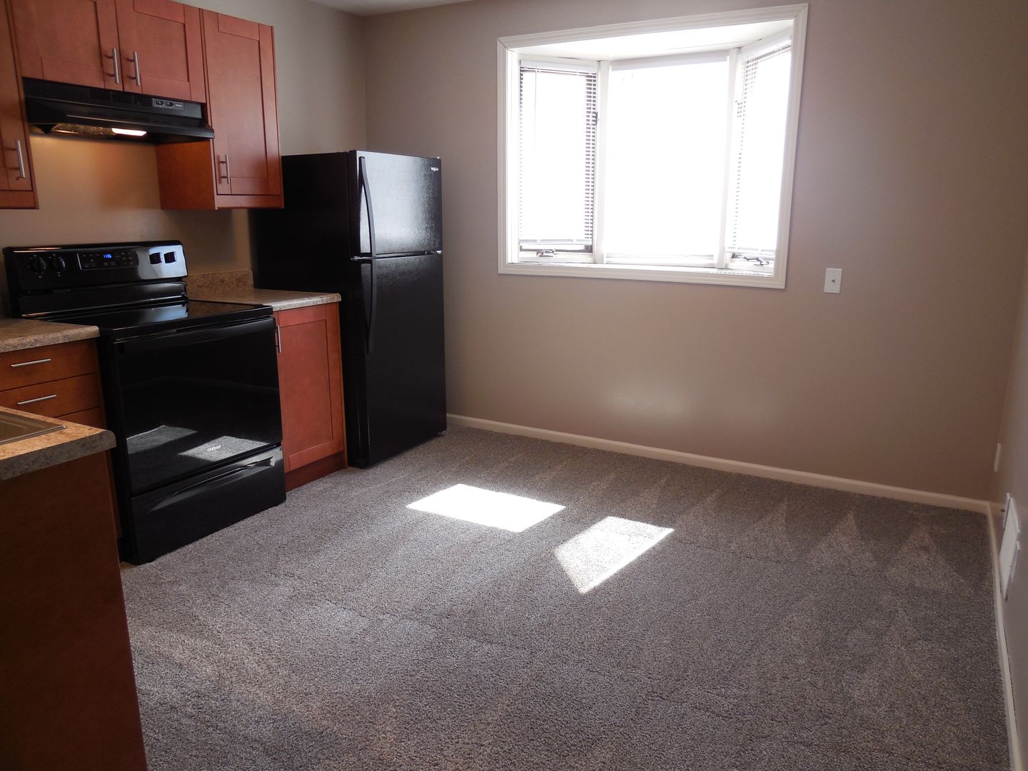 Lincoln Apartment: 120 College Park Circle