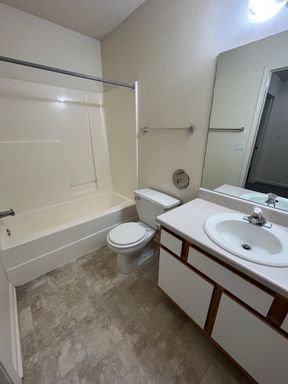 Beautiful 3 bedroom ready for you! – photo 1
