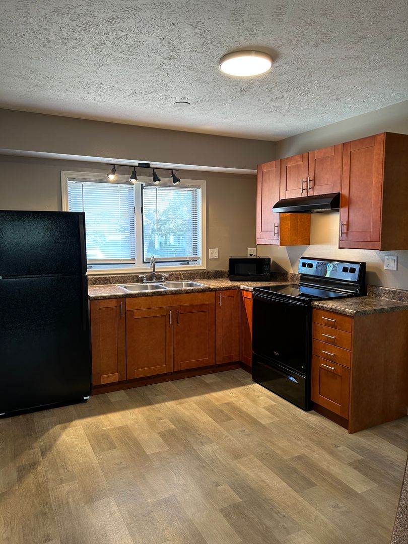 Lincoln Apartment: 120 College Park Circle