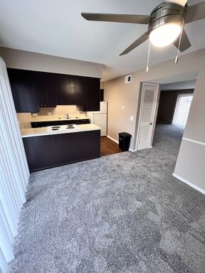 This Cozy 2 Bed 1 Bath is Move in Ready! – photo 1