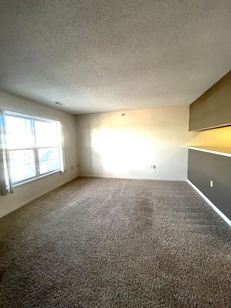 Lincoln Apartment: 3811 Baldwin Ave.