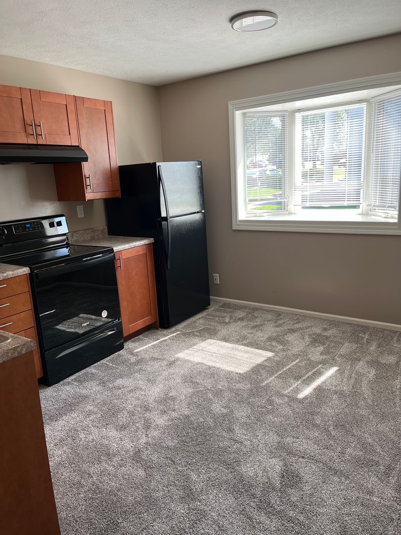 Lincoln Apartment: 120 College Park Circle