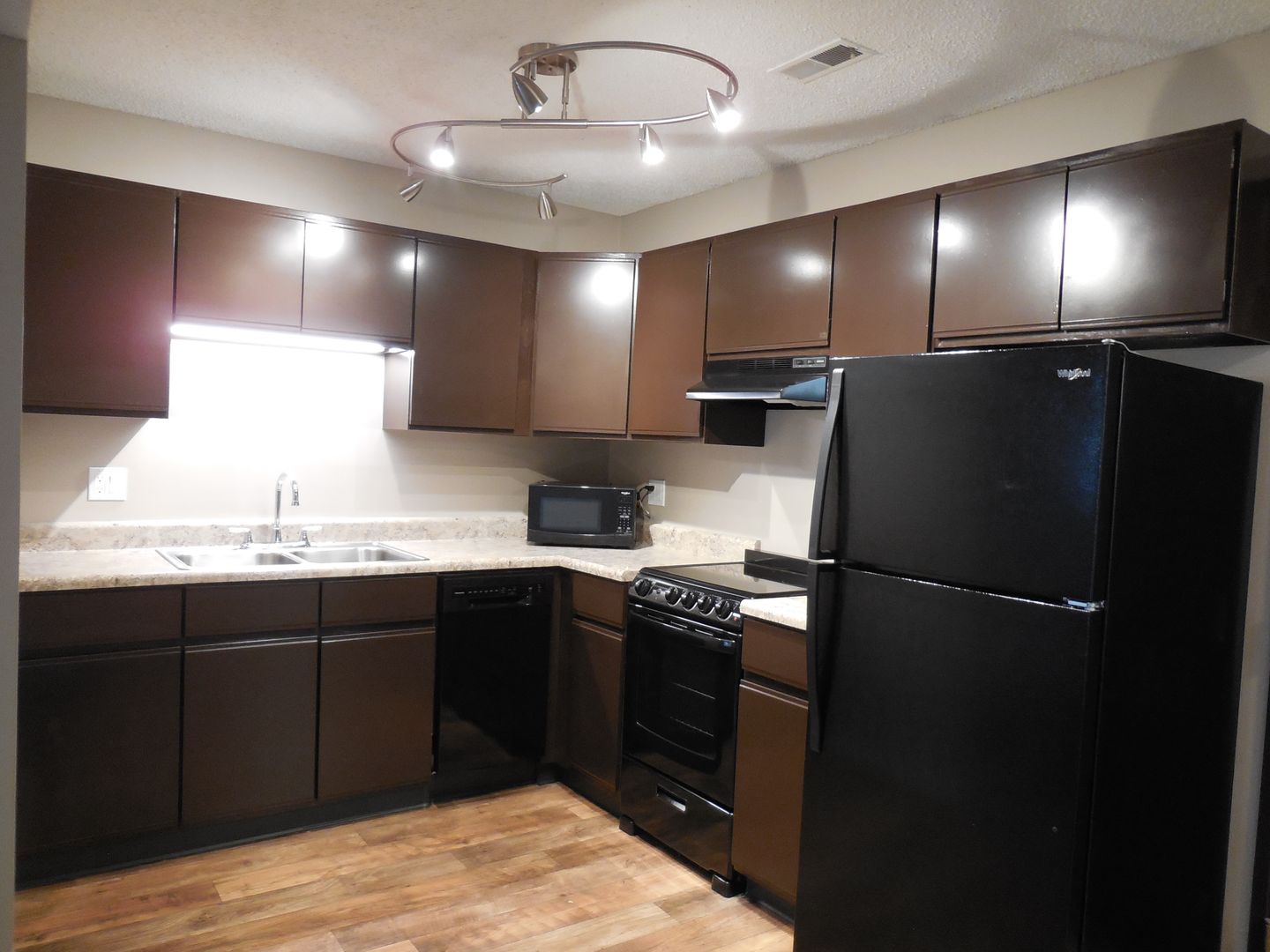 Lincoln Apartment: 120 College Park Circle