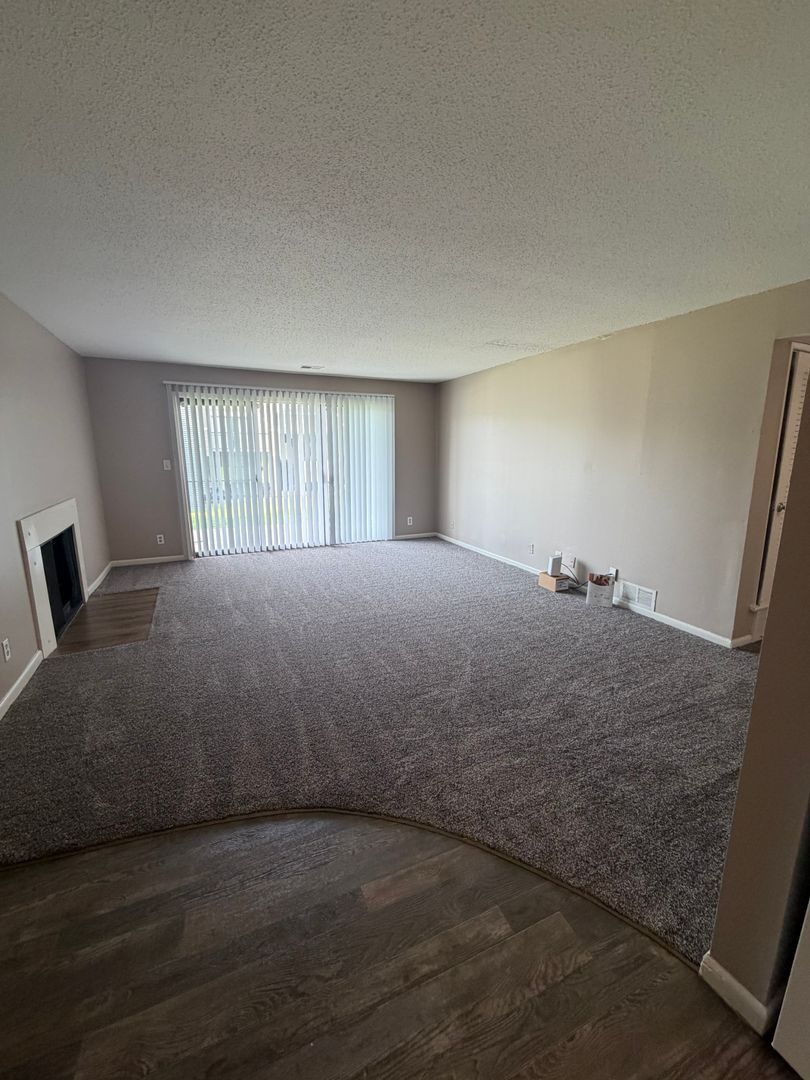 Omaha Apartment: 7525 Pierce Plaza