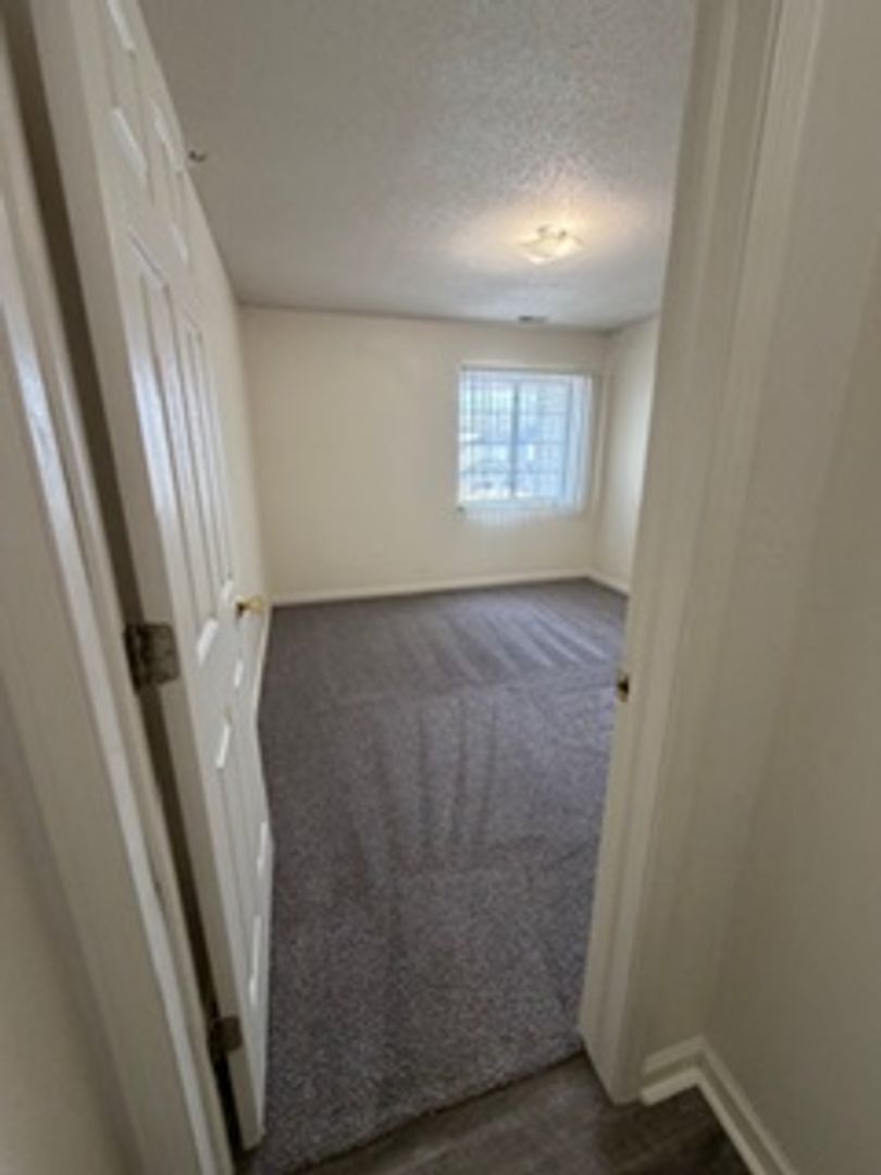 Lincoln Apartment: 3811 Baldwin Ave.