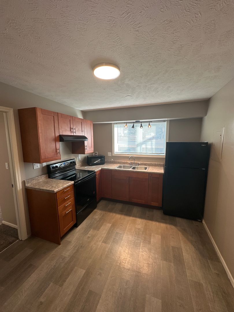 Lincoln Apartment: 120 College Park Circle