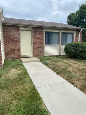 1 Bedroom Townhome Style Apartment Home! – photo 1
