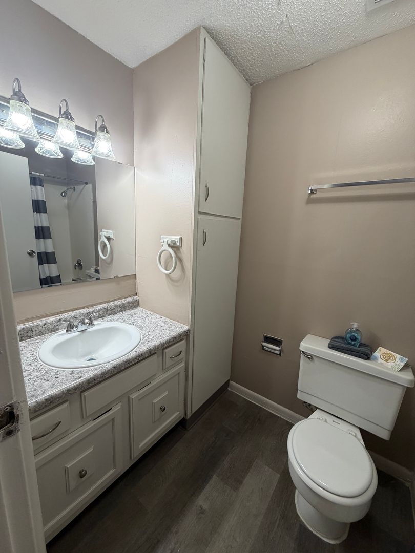 Omaha Apartment: 7525 Pierce Plaza