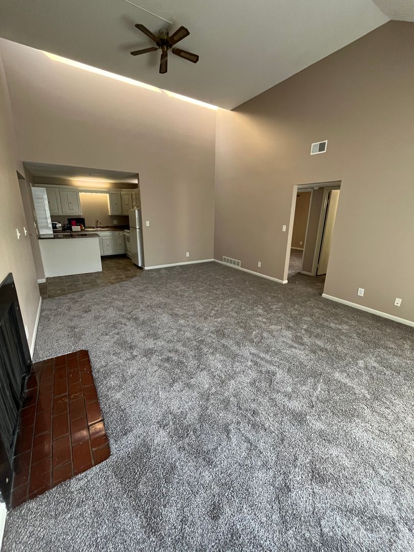 Omaha Apartment: 7525 Pierce Plaza