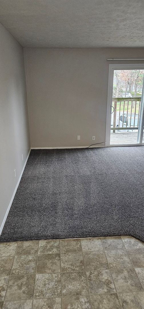 Bellevue Apartment: 910 Ginny Avenue