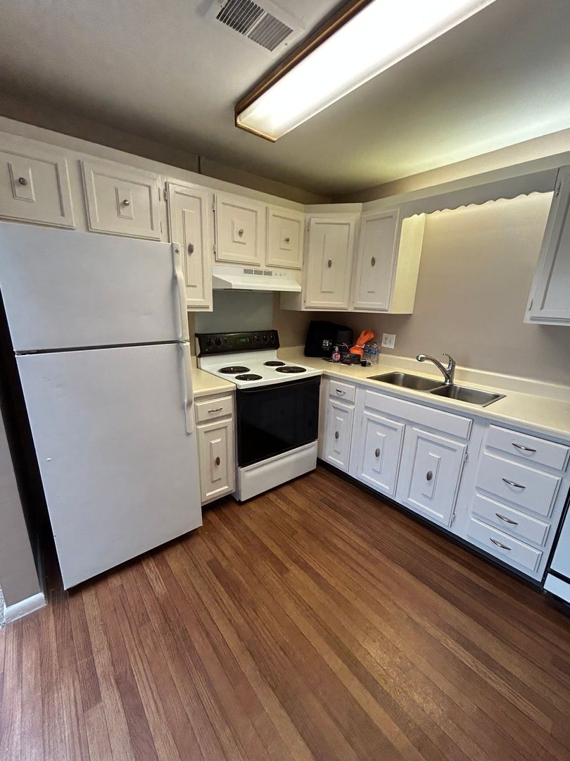 Omaha Apartment: 7525 Pierce Plaza