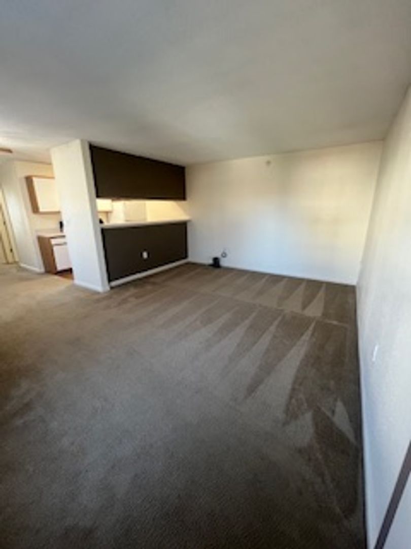 Lincoln Apartment: 3811 Baldwin Ave.