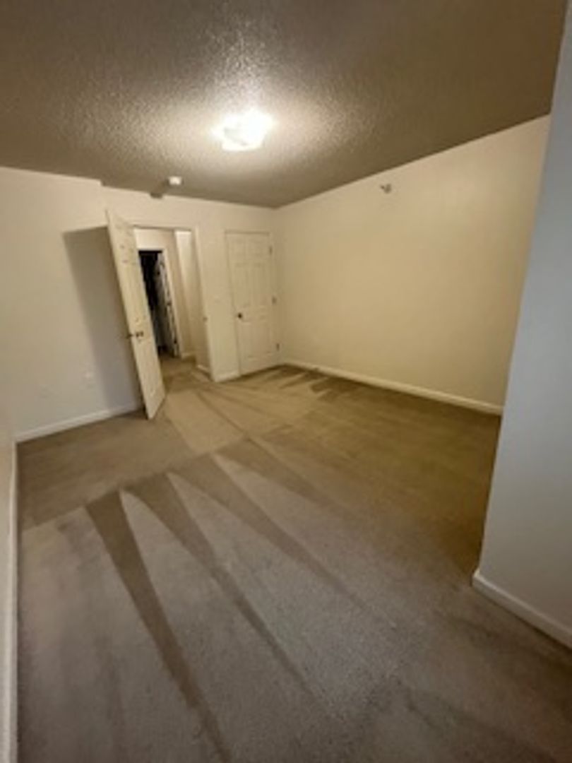 Lincoln Apartment: 3811 Baldwin Ave.