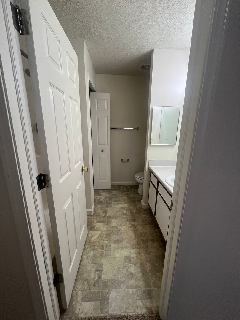 Lincoln Apartment: 3811 Baldwin Ave.