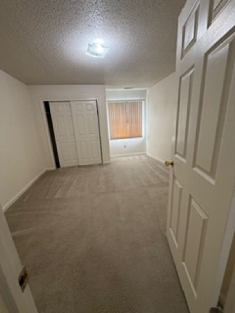 Lincoln Apartment: 3811 Baldwin Ave.