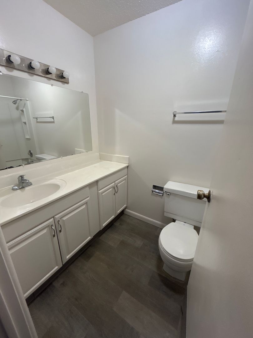 Omaha Apartment: 7525 Pierce Plaza